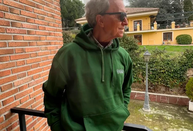 José Ortega Cano con una sudadera de la marca.