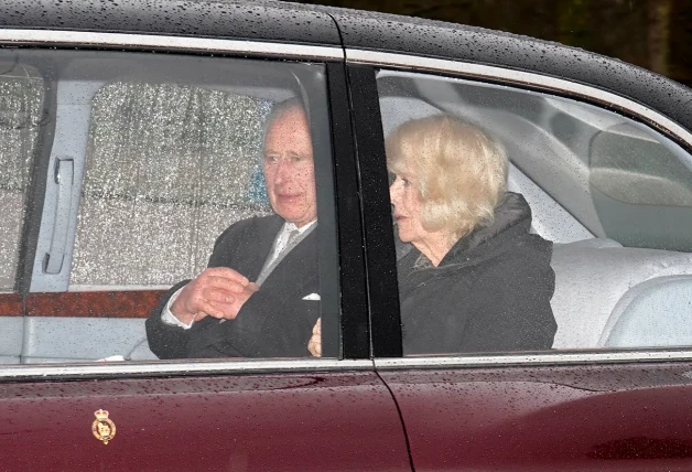 Carlos se trasladó a Londres para seguir con su tratamiento. Camilla, que está asumiendo parte de su agenda, le acompañó.