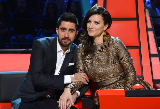 Álex Ubago junto a Laura Pausini en 'La Voz'.