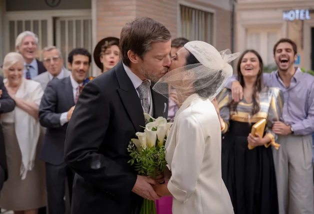 Beso de la boda del capítulo final de Amar es para siempre.