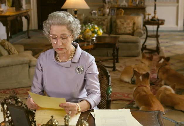 Helen Mirren caracterizada como la reina Isabel II de Inglaterra.