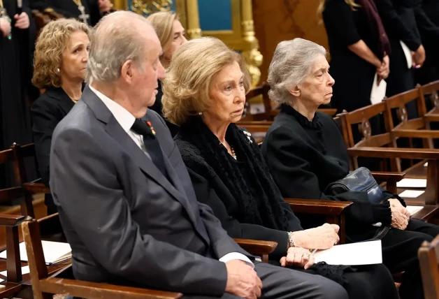 Juan Carlos y Sofía en el funeral.