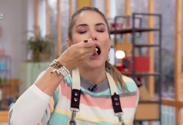 Alba Carrillo y Paula Vázquez en 'Bake Off'.