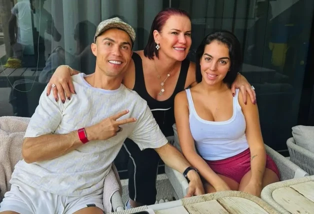 Geogina Rodríguez posa con Elma Aveiro y Cristiano