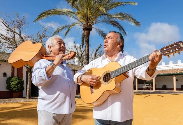 los de río cantando con guitarras