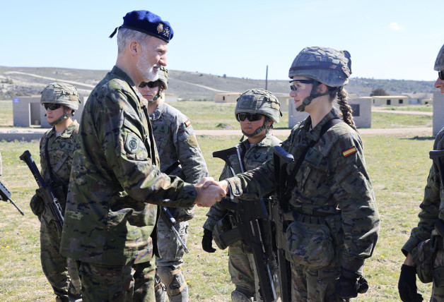 Felipe y Leonor en la academia militar de la princesa.