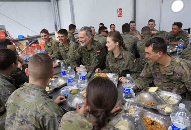 Felipe y Leonor en la academia militar de la princesa.