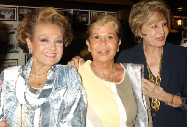 Posado de Carmen Sevilla, Lina Morgan y Laura Valenzuela.