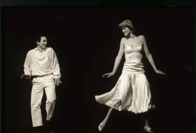 En 1985, bailando con el coreógrafo Wayne Sleep.