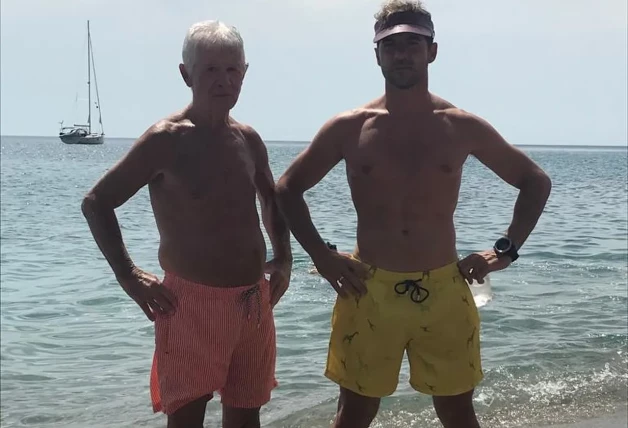 David y Pepe Bisbal en la playa.