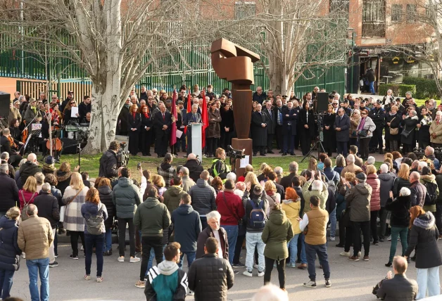 Victimas del terrorismo reunidas en un homenaje.