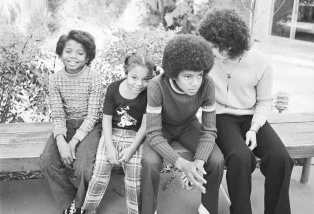 Michael Jackon niño con sus hermanos.