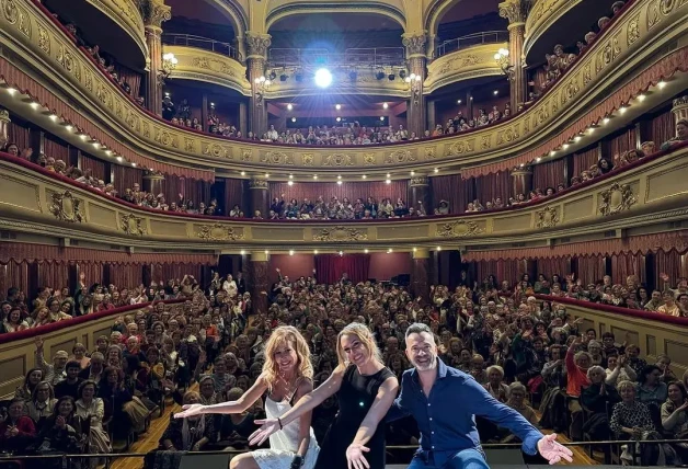 LARA DIBILDOS EN TEATRO