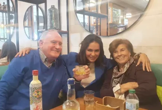 Olga Moreno, muy feliz con su familia.