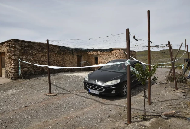 Cortijo en  Las Alcubillas, una pedanía cuya mitad de territorio corresponde a Gérgal (Amería) donde han sido encontrados los cuerpos de tres personas, dos niñas y un adulto.