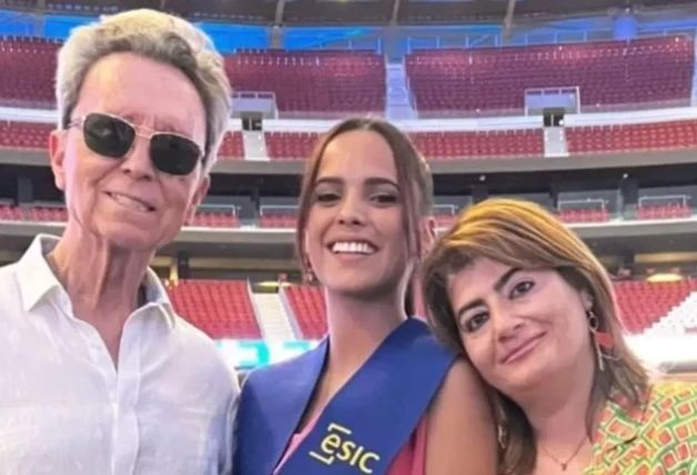 Gloria Camila, Marina y Ortega Cano en graduación