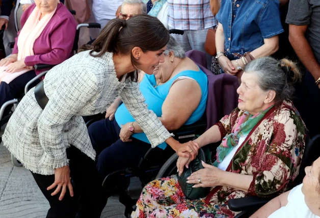 CONTACTO FÍSICO. Desea sentirse cerca de la gente de la calle, con la que es muy "tocona".