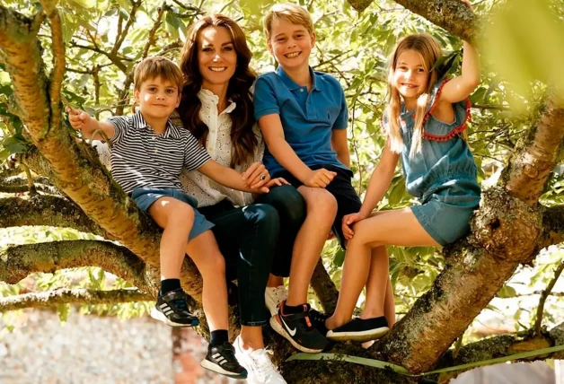 Kate Middleton rodeada por sus hijos, George, Charlotte y Louis, que son el motor de su vida.