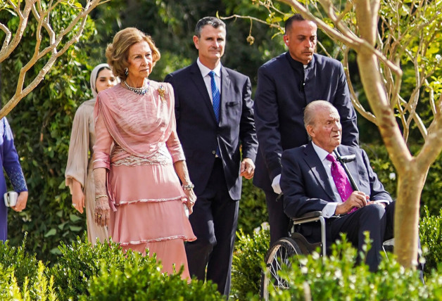 Juan Carlos I en silla de ruedas.