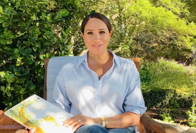 Meghan Markle con libro