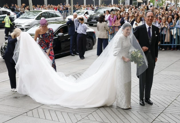 Llegada de Teresa de Urquijo a la iglesia