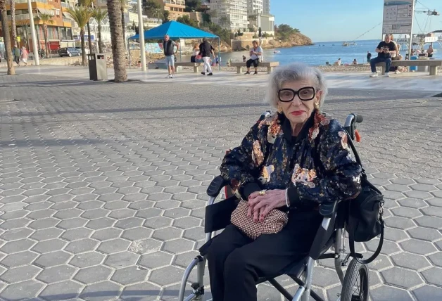 La madre de Alaska posando en Benidorm.