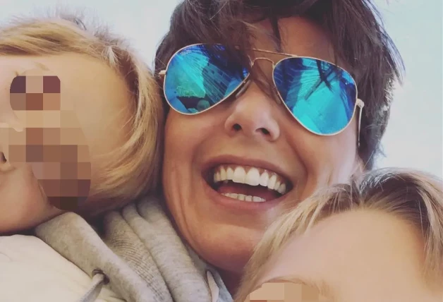 Sonsoles Onega con sus 2 hijos