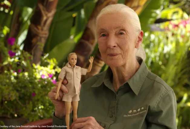 Barbie presenta a Barbie Jane Goodall, fabricada con plástico reciclado procedente del océano