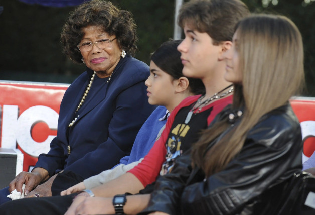 LA MADRE DE MICHAEL JACKSON con sus nietos