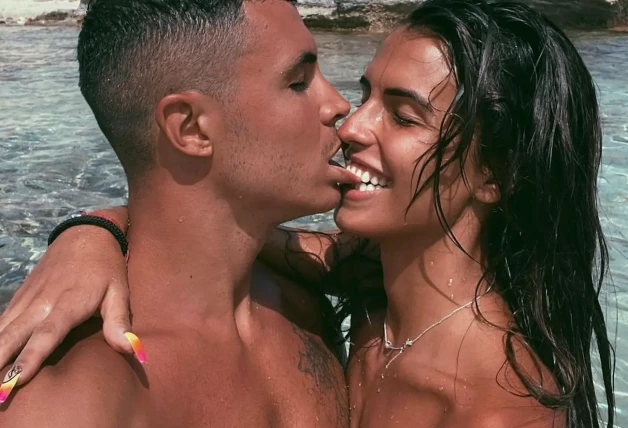 Sofia Suecun y Kiko en la playa