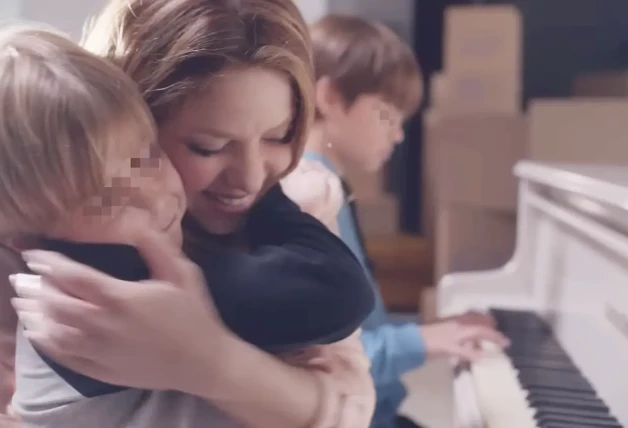Shakira abrazo hijos