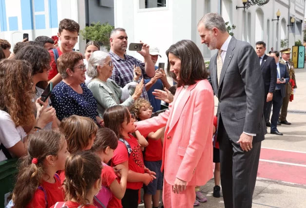 Los reyes con niños