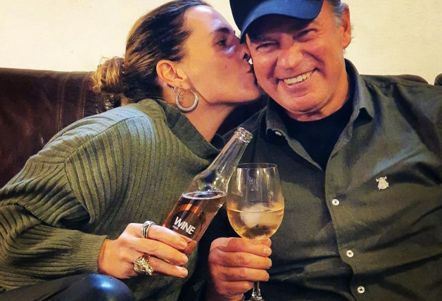 Alejandra publica en redes una foto cariñosa con su padre
