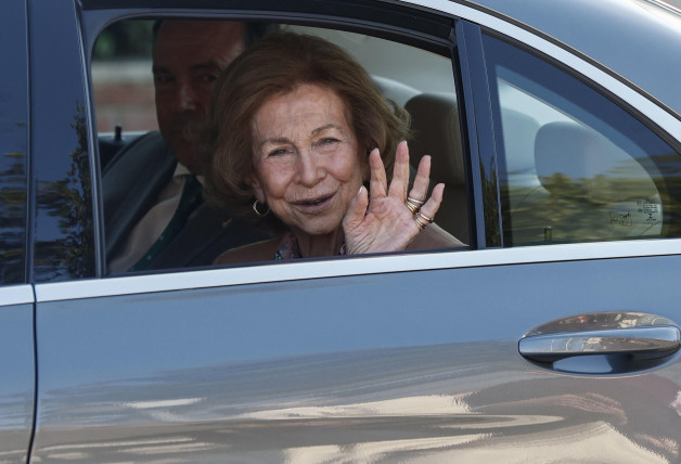 La Reina Sofía sale del hospital