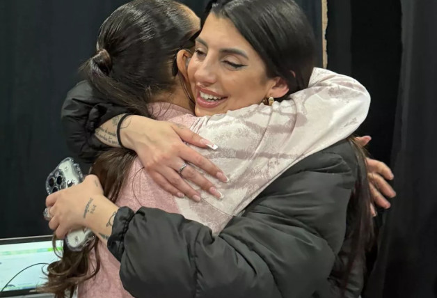 Abrazo de Isabel Pantoja con Naiara de OT2023