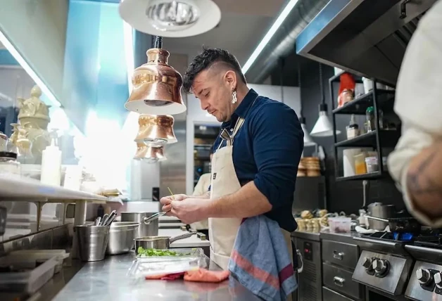 Carlos Maldonado en su restaurante Raices2