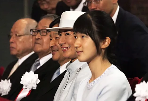 Princesa Aiko con sus padres