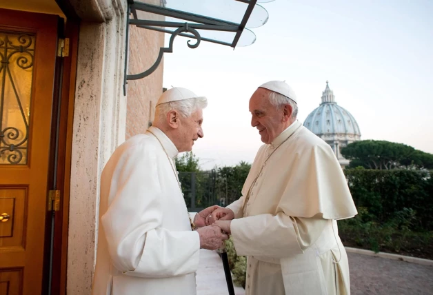 Benedicto XVI y francisco