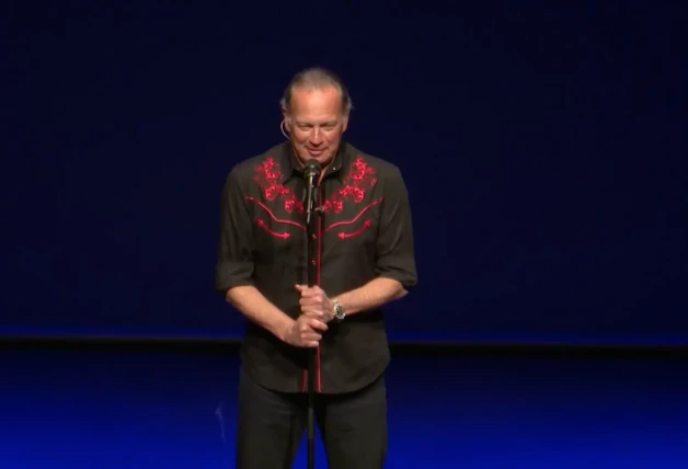 Bertín Osborne durante su concierto a favor de AMACOVID.