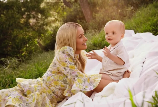 Paris Hilton con su hijo