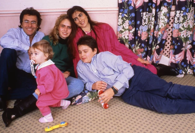 Ylenia Carrisi, junto a sus padres y sus dos hermanos.