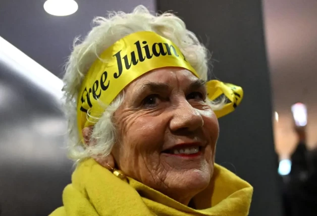 Julián Assange Libre3