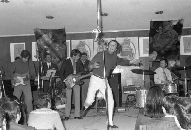 El grupo "Micky y Los Tonys" actúa en "El Gran Musical" de la Cadena SER en 1968