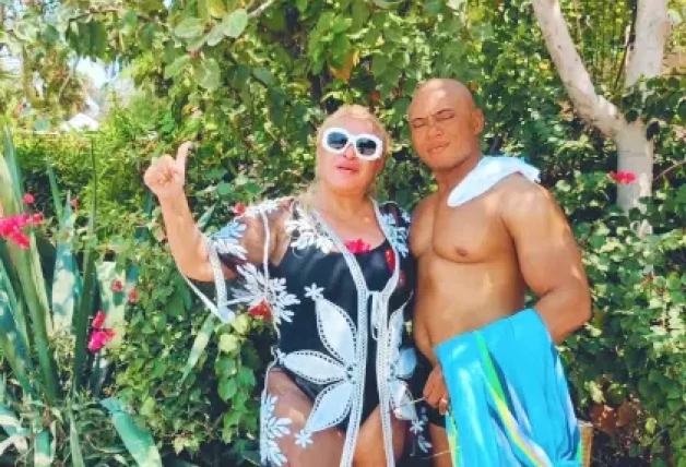 Raquel está muy enamorada de Isi y lo demuestra en todas las imágenes.