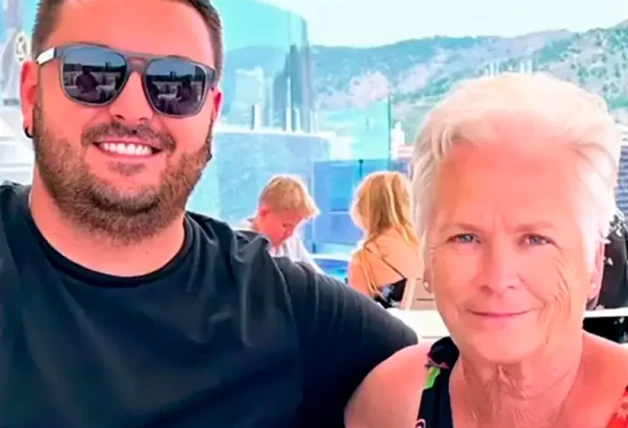 Miguel Marco con la madre de Belén Esteban