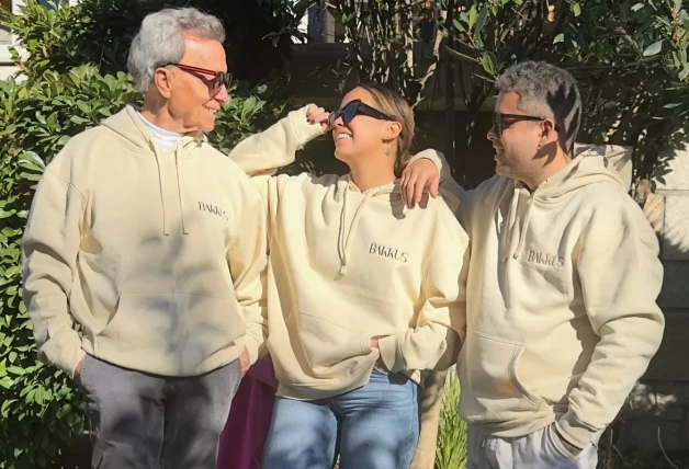 Ortega Cano, José Fernando y Gloria Camila, como modelos.