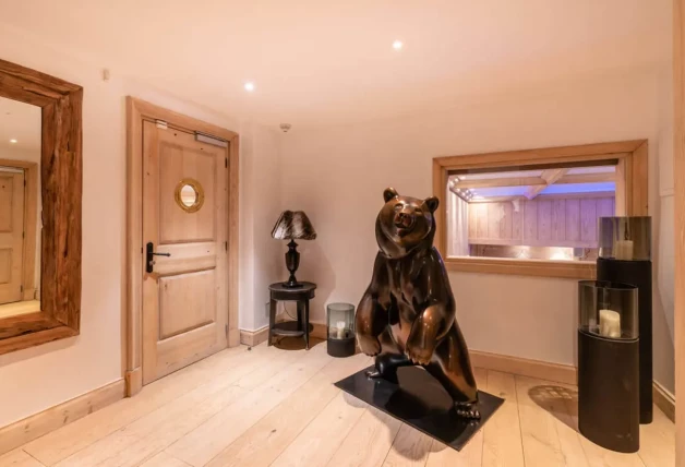 Habitaciones de la casa de los Alpes suizos donde Georgina Rodríguez se alojó con sus hijos