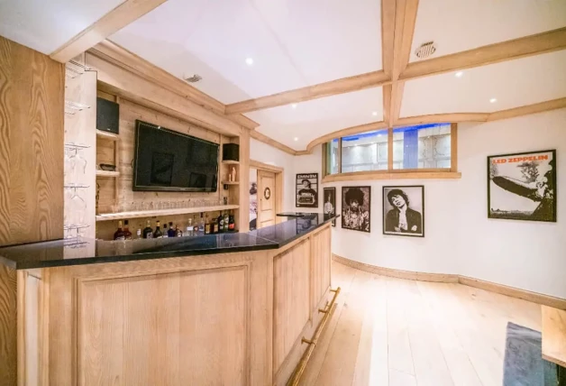Habitaciones de la casa de los Alpes suizos donde Georgina Rodríguez se alojó con sus hijos
