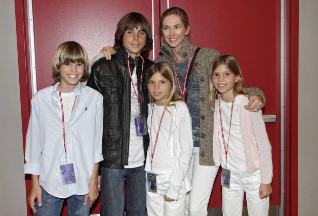 Miranda, actual mujer de Julio Iglesias, con sus hijos.
