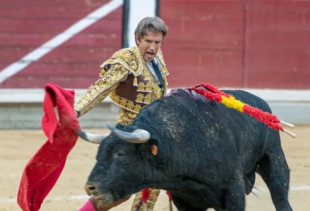 Manuel Díaz toreando